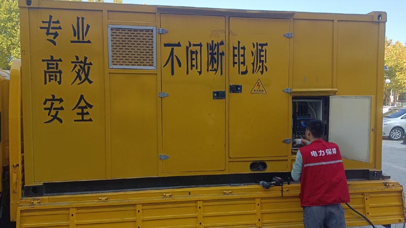 祥云柴油发电机组和UPS电源配合使用时，如何避免切换过程中的电力中断？